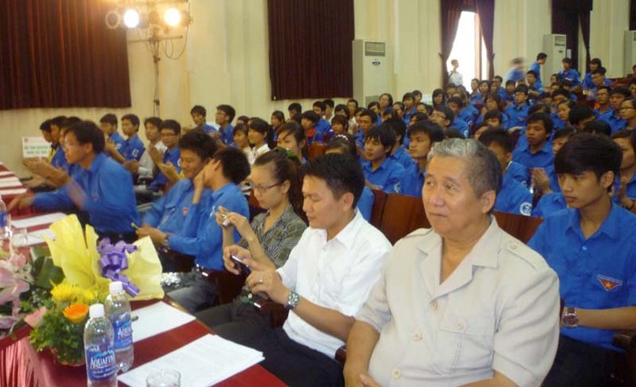 Tham gia buổi phát động lễ ra quân chương trình " Em tôi đi thi" năm 2012 có ông Hà Văn Núi, Chủ tịch Hội đồng hương Bắc Giang tại Hà Nội, Phó Chủ tịch Ủy ban Trung ương Mặt trận Tổ quốc Việt Nam.